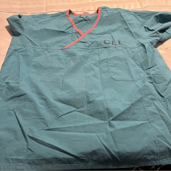 3 Pack Bundle of Green V Neck Scrub Top with Pockets, Size XL - Picture 7 of 12